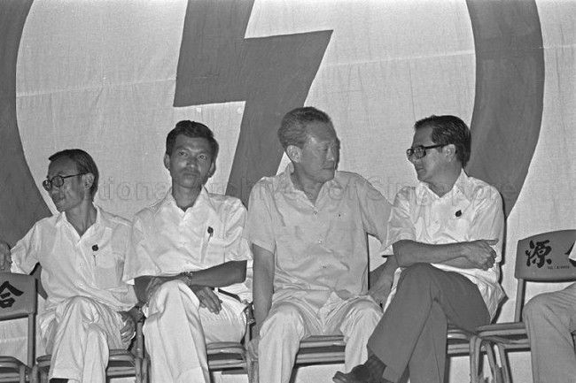 Lee Kuan Yew facing Phey Yew Kok